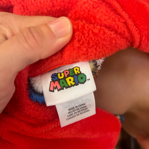 Super Mario Bath Robe ⭐️ - Picture 2 of 3